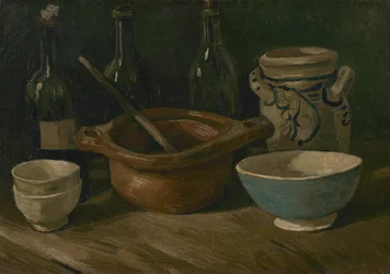Stilleben med lergods och flaskor